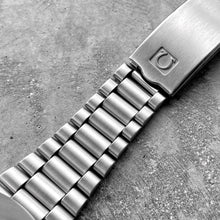 Load image into Gallery viewer, 1970 Flightmaster 145.036 1162/172 Bracelet Serviced
