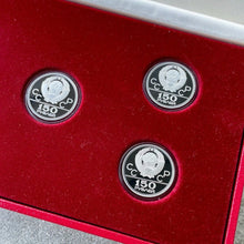 Load image into Gallery viewer, 1980 Russia Platinum Proof Set 5 piece 150 Roubles Moscow Olympic with Box
