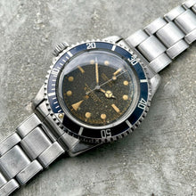 Load image into Gallery viewer, 1960 Rolex Submariner 5512 Pointed Crown Guards PCG - Tropical Dial
