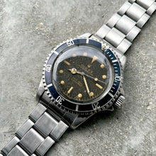 Load image into Gallery viewer, 1960 Rolex Submariner 5512 Pointed Crown Guards PCG - Tropical Dial
