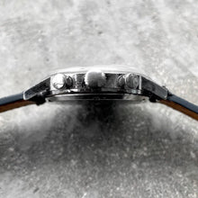 Load image into Gallery viewer, 1Vintage Heuer 7721 SN Chronograph Valjoux 7730 - Stunning Panda Dial
