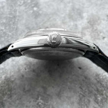 Load image into Gallery viewer, 1972 Rolex 34mm Date 1500 Stainless Steel - Stunning Matte black dial
