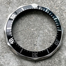 Load image into Gallery viewer, Original 212.30.41 Omega Seamaster 082SU1982 Black Bezel 41mm
