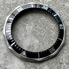 Load image into Gallery viewer, Original 212.30.41 Omega Seamaster 082SU1982 Black Bezel 41mm

