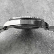 Load image into Gallery viewer, 2002 Rolex GMT Master 16710 Stainless steel 16710T
