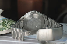 Load image into Gallery viewer, Omega Seamaster 300 M GMT Great White – 25382000 – Serviced
