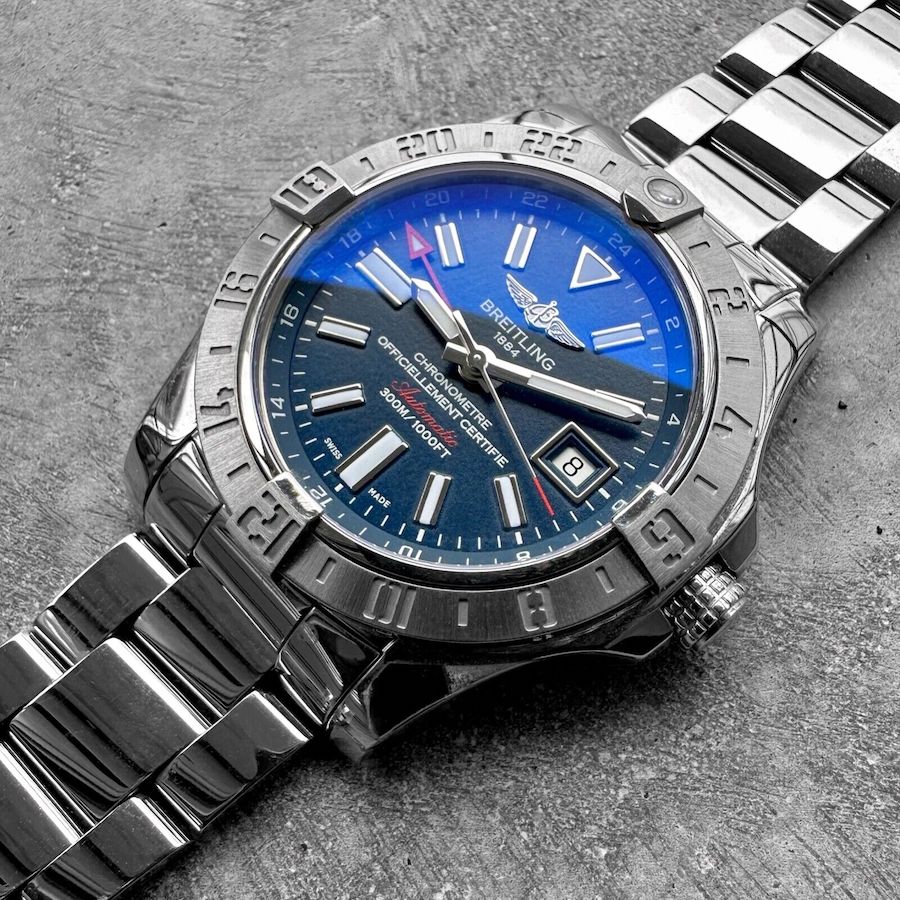 43mm Breitling Avenger GMT A32390 Stainless Steel - Blue dial