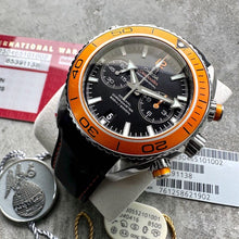 Load image into Gallery viewer, Omega Seamaster Planet Ocean 600 Orange Bezel 23230465101002 - Box and Papers
