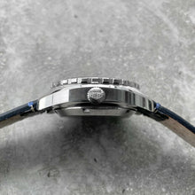 Load image into Gallery viewer, Vintage Heuer Skipper 15630 Cal 15 Stunning Unpolished Condition with Blue Dial
