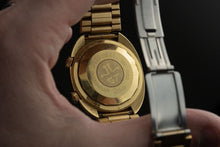 Load image into Gallery viewer, 1970s Jaeger LeCoultre Memovox Speed Beat 18K solid Gold 873.21 - Date + Alarm
