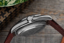 Load image into Gallery viewer, 1941 Rolex Oyster Perpetual 2940 Automatic Bubble back WWII Era - Tropical Dial
