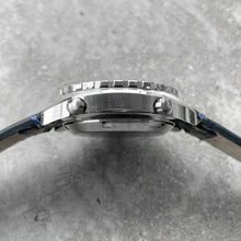 Load image into Gallery viewer, Vintage Heuer Skipper 15630 Cal 15 Stunning Unpolished Condition with Blue Dial
