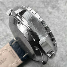 Load image into Gallery viewer, Vintage Heuer Skipper 15630 Cal 15 Stunning Unpolished Condition with Blue Dial
