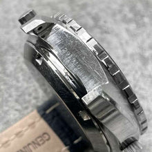 Load image into Gallery viewer, Vintage Heuer Skipper 15630 Cal 15 Stunning Unpolished Condition with Blue Dial
