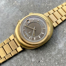Load image into Gallery viewer, 1970s Jaeger LeCoultre Memovox Speed Beat 18K solid Gold 873.21 - Date + Alarm
