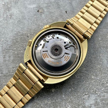Load image into Gallery viewer, 1970s Jaeger LeCoultre Memovox Speed Beat 18K solid Gold 873.21 - Date + Alarm
