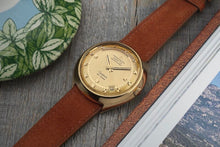 Load image into Gallery viewer, Vintage Zenith Captain de Luxe 18k Gold Mens Watch
