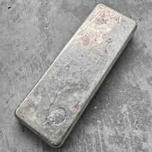 Load image into Gallery viewer, Vintage 50 oz .999 Silver Johnson Matthey Poured bar - Vertial Serial
