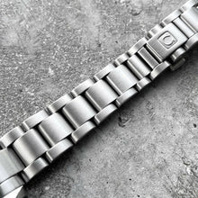 Load image into Gallery viewer, Ladies Omega Aqua Terra Stainless Steel 2563.75.00 Mother of Pearl Diamond Dial

