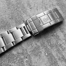 Load image into Gallery viewer, 1999 Rolex 16610 Submariner - Box - Swiss Only Dial
