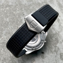 Load image into Gallery viewer, Tag Heuer Aqua Racer Calibre 5 Stainless Steel Rubber WAJ2110 Grey Dial
