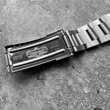 Load image into Gallery viewer, 1999 Rolex 16610 Submariner - Box - Swiss Only Dial
