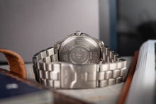 Load image into Gallery viewer, 40mm Breitling Aerospace F65062 Digital + Analog – Blue dial + Titanium
