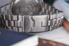 Load image into Gallery viewer, 40mm Breitling Aerospace F65062 Digital + Analog – Blue dial + Titanium
