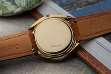 Load image into Gallery viewer, Vintage Zenith Captain de Luxe 18k Gold Mens Watch
