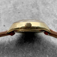 Load image into Gallery viewer, Vintage Zenith Captain de Luxe 18k Gold Mens Watch
