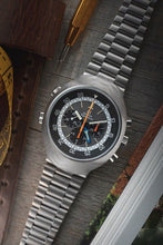 Load image into Gallery viewer, 1970s Flightmaster 145.036 - 911 Calibre 1162 Bracelet – Fully Serviced
