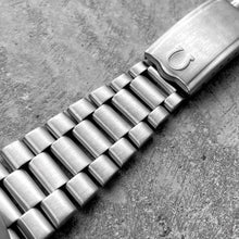 Load image into Gallery viewer, 1971 Flightmaster 145.036 1162 Bracelet - Fully Serviced
