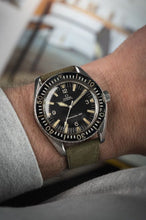 Load image into Gallery viewer, 1968 Vintage 42mm Seamaster 300 Omega 165.024 Automatic 552 Movement
