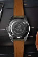 Load image into Gallery viewer, 1968 Vintage 42mm Seamaster 300 Omega 165.024 Automatic 552 Movement
