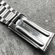 Load image into Gallery viewer, 1970s Flightmaster 145.036 - 911 Calibre 1162 Bracelet – Fully Serviced
