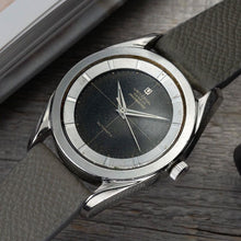 Load image into Gallery viewer, Vintage Universal Genève Polerouter 20217 / 04 - Bumper Movement - Black Dial
