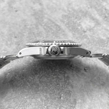 Load image into Gallery viewer, 1967 Rolex 5513 Stainless Steel Submariner 7206 - Attractive Meters First
