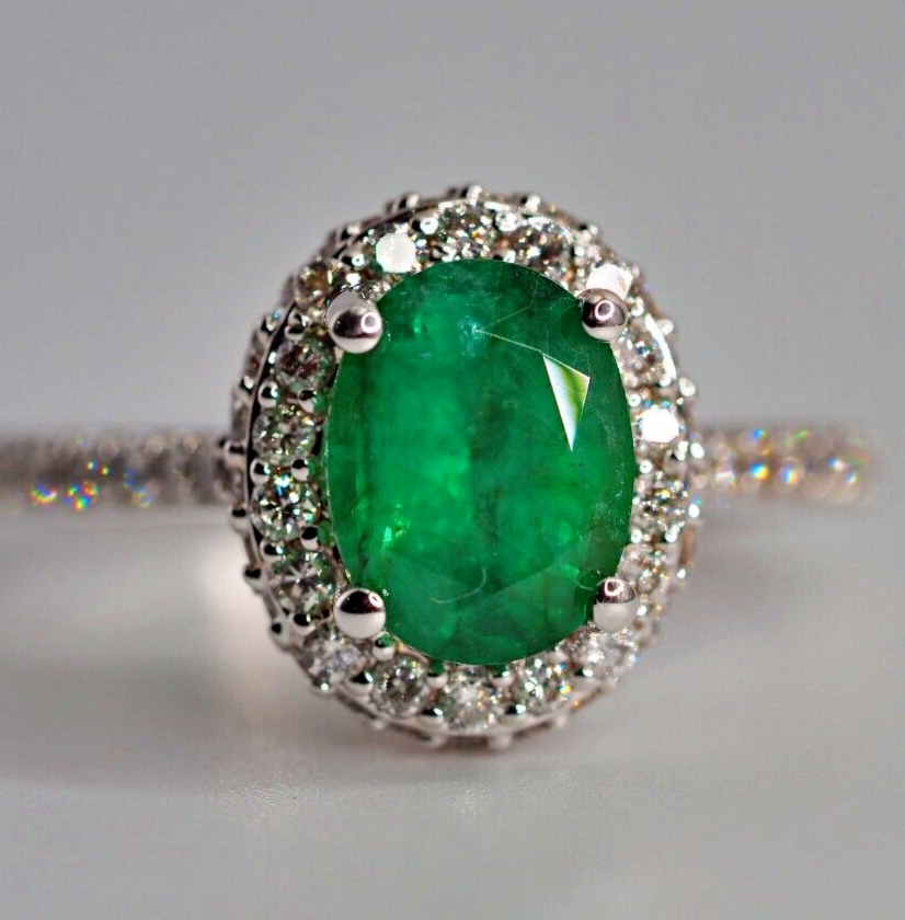 Vintage 1.75 Carat natural Emerald solid 14K white gold ring with Diamond halo