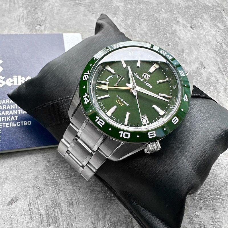 Grand Seiko Green 9R Spring Drive GMT Stainless Steel - Box and Papers