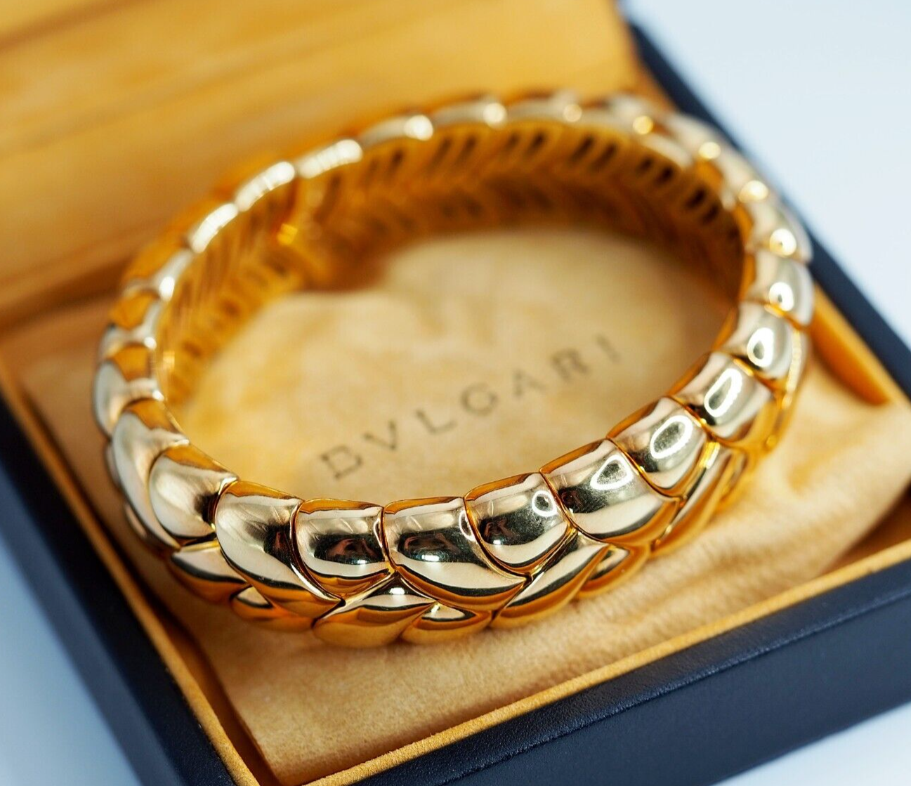 Vintage Bvlgari solid 18K gold heavy braided bracelet, 107.2 grams