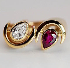 Vintage heavy solid 18K gold natural pear-shaped Diamond and Ruby cocktail ring