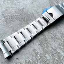 Load image into Gallery viewer, Unworn Tudor 95740 Stainless Bracelet 22mm 681 Endlinks - Heritage + Black Bay
