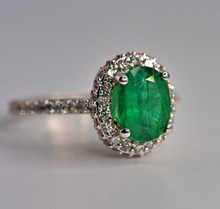 Load image into Gallery viewer, Vintage 1.75 Carat natural Emerald solid 14K white gold ring with Diamond halo
