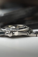 Load image into Gallery viewer, 1984 Rolex 16800 Submariner Stainless Steel - Matte Dial with creamy patina
