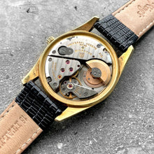 Load image into Gallery viewer, Universal Geneve De Luxe Polerouter Yellow Gold Micro Rotor 10357 - Black dial
