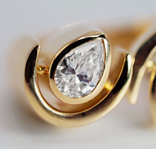 Load image into Gallery viewer, Vintage heavy solid 18K gold natural pear-shaped Diamond and Ruby cocktail ring
