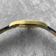 Load image into Gallery viewer, Universal Geneve De Luxe Polerouter Yellow Gold Micro Rotor 10357 - Black dial
