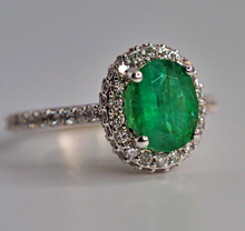 Load image into Gallery viewer, Vintage 1.75 Carat natural Emerald solid 14K white gold ring with Diamond halo
