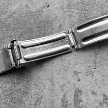 Load image into Gallery viewer, 1960s Zenith El Primero Stainless Steel A781 - Incredible Red dial!
