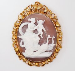 Vintage Toni Cavelti solid 18k gold handcarved shell cameo brooch - Goddess Hera